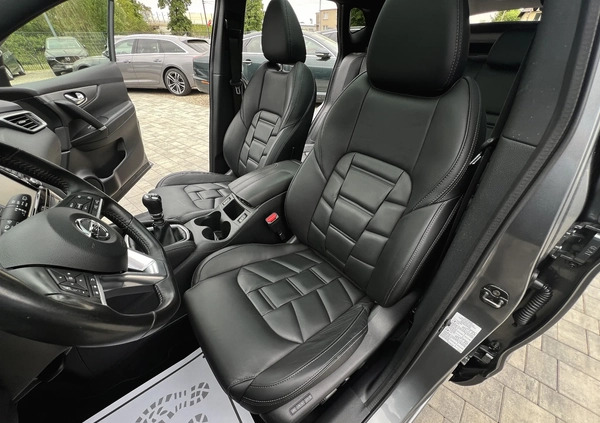Nissan Qashqai cena 73900 przebieg: 106000, rok produkcji 2018 z Woźniki małe 742